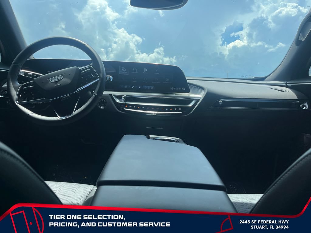 Used 2025 Cadillac Lyriq Luxury RWD image 15