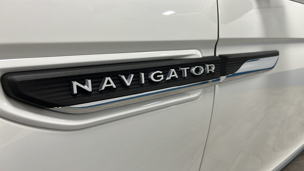 Used 2022 Lincoln Navigator L Reserve AWD/4WD image 40