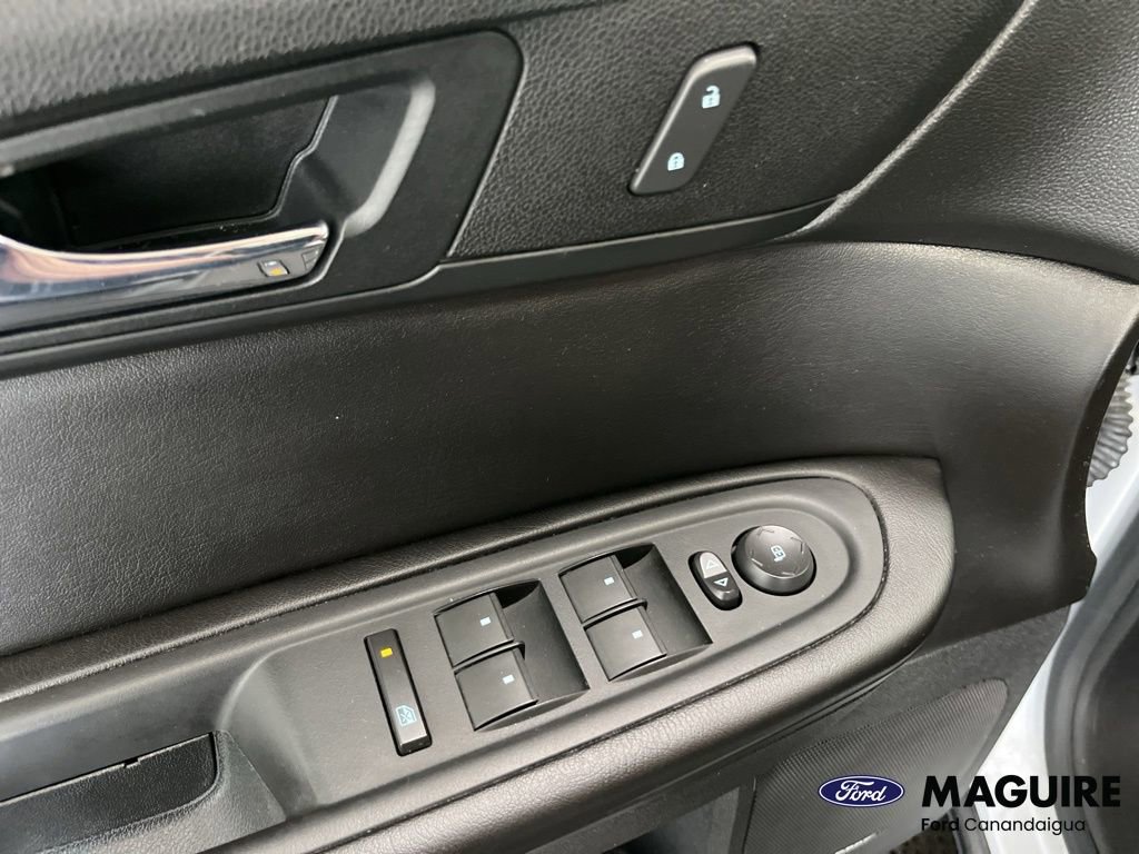 Used 2016 Chevrolet Traverse LT w/ Traveler's Package FWD image 4
