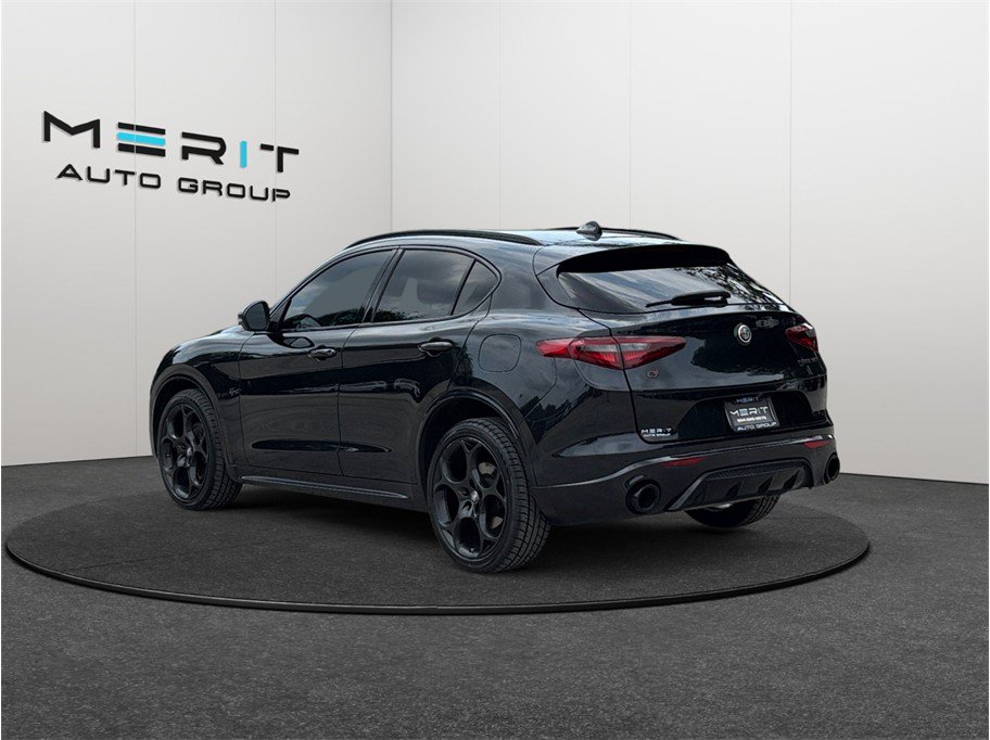 Used 2023 Alfa Romeo Stelvio Estrema AWD/4WD image 7