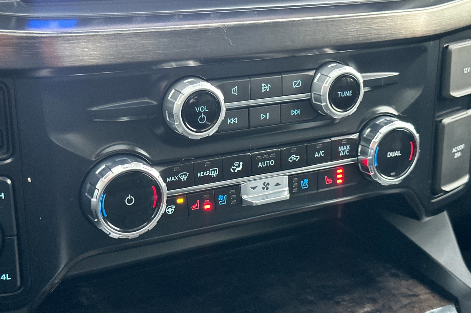 Used 2024 Ford F350 Lariat w/ Sport Appearance Package image 21