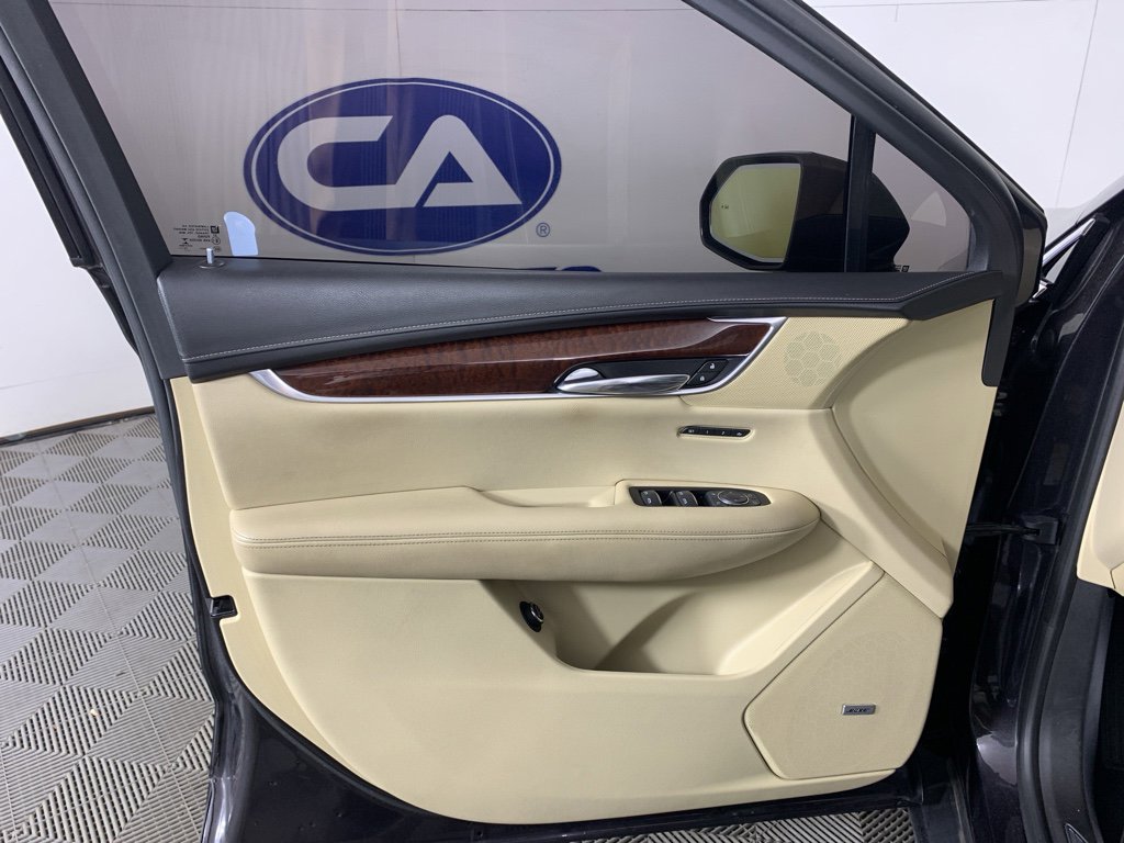 Used 2017 Cadillac XT5 Luxury w/ Driver Awareness Package image 13