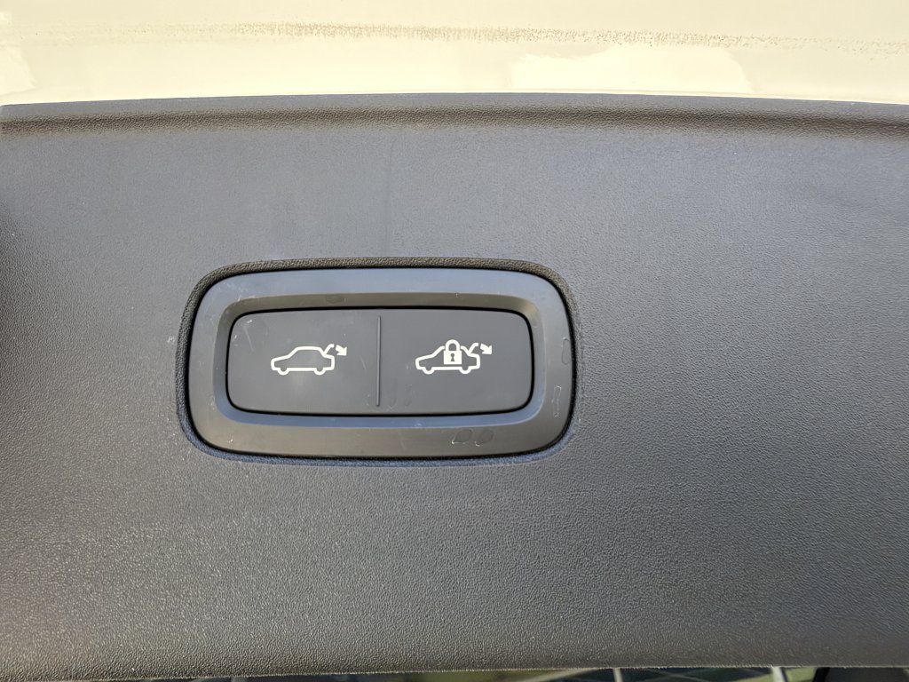 Used 2025 Volvo EX90 Ultra AWD/4WD image 40