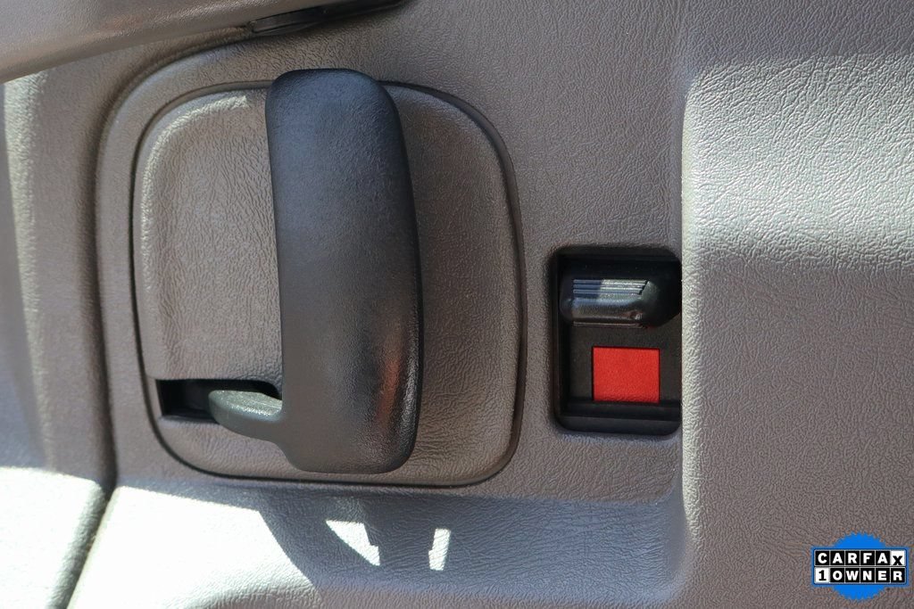 Used 2018 Chevrolet Express 3500 RWD image 16