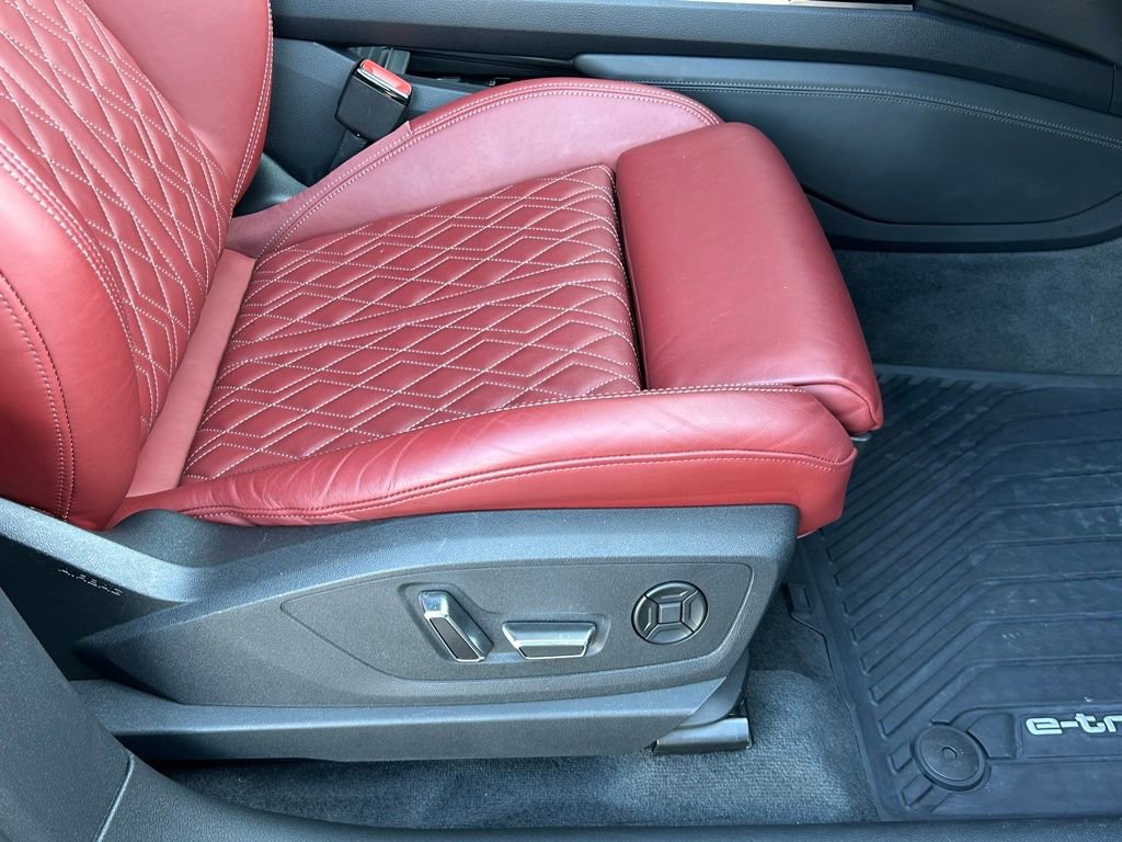 Used 2023 Audi e-tron S Premium Plus w/ Black Optic Package image 55