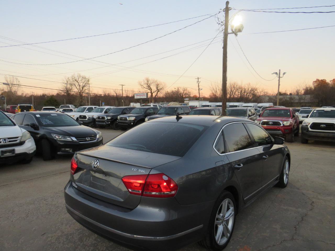 Used 2014 Volkswagen Passat TDI SEL Premium FWD image 7