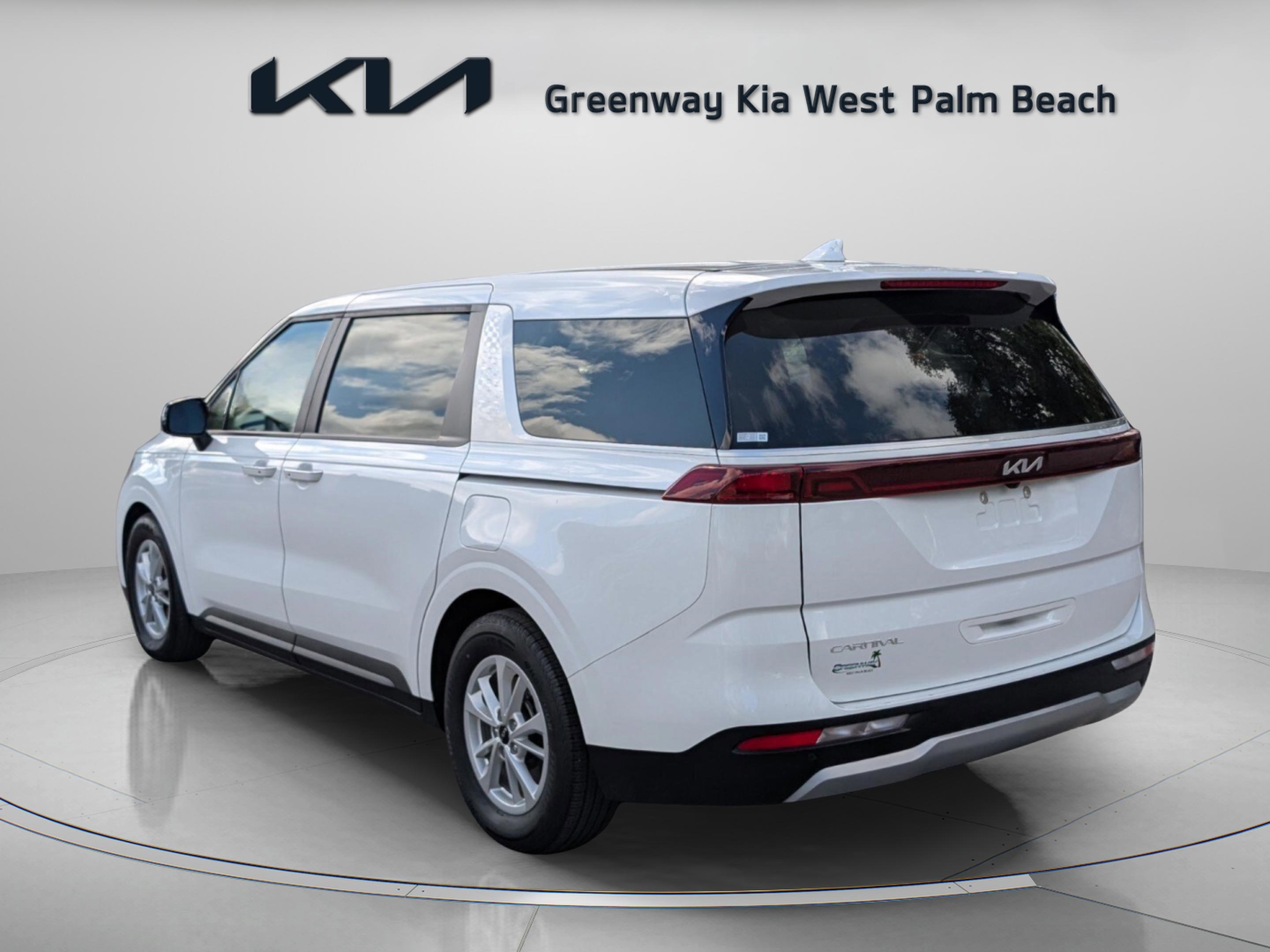 Certified 2024 Kia Carnival LX image 5