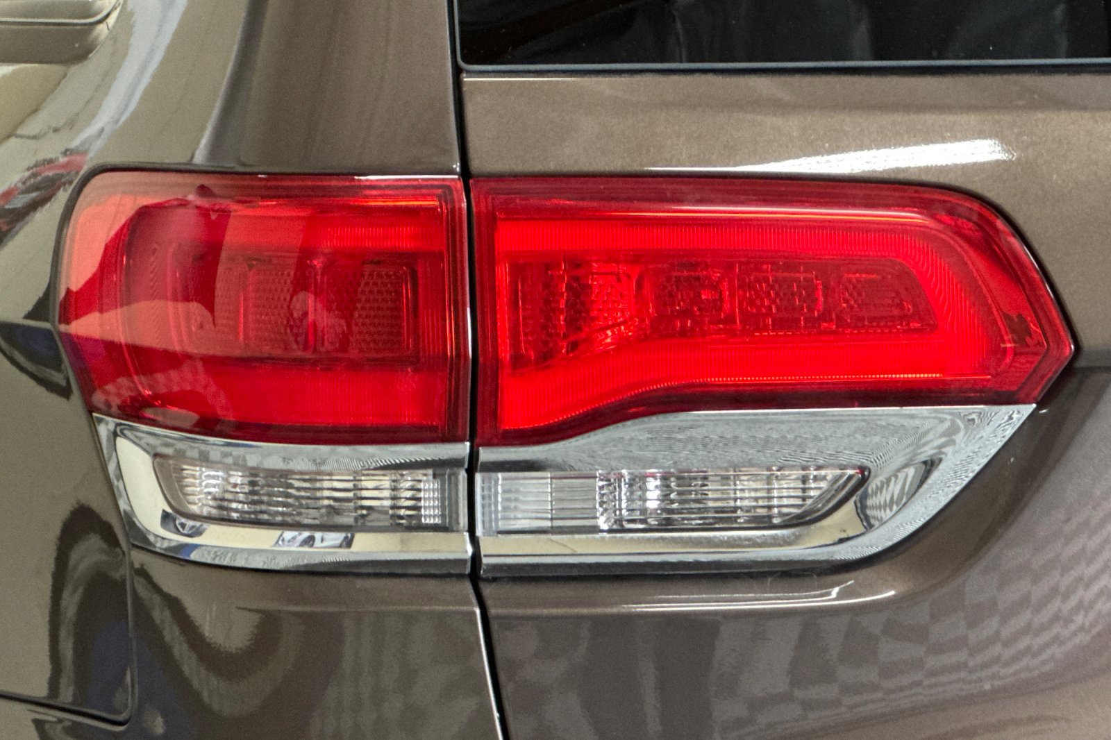 Used 2018 Jeep Grand Cherokee Overland AWD/4WD image 49