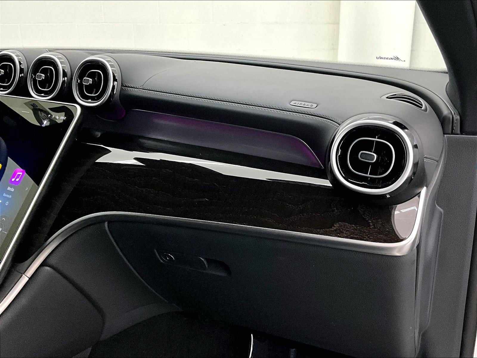 Certified 2025 Mercedes-Benz GLC 300 image 20