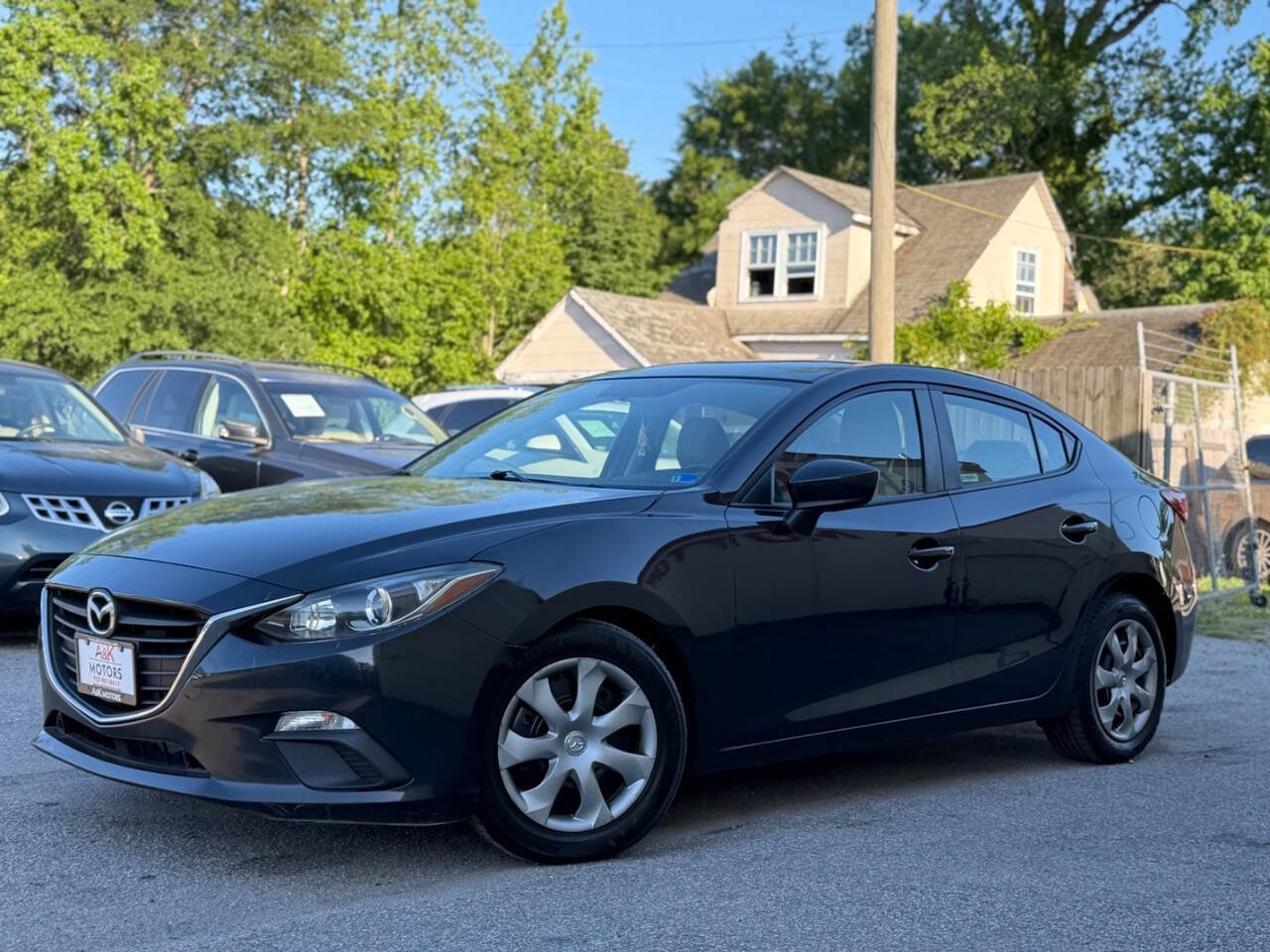 Used 2014 MAZDA MAZDA3 i SV FWD image 2