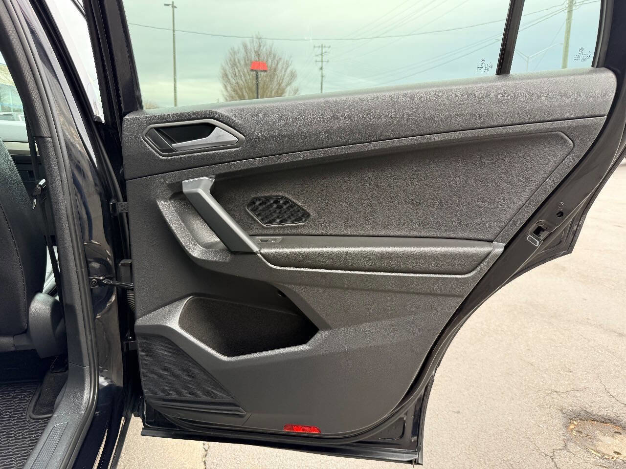 Used 2019 Volkswagen Tiguan SEL Premium R-Line image 33