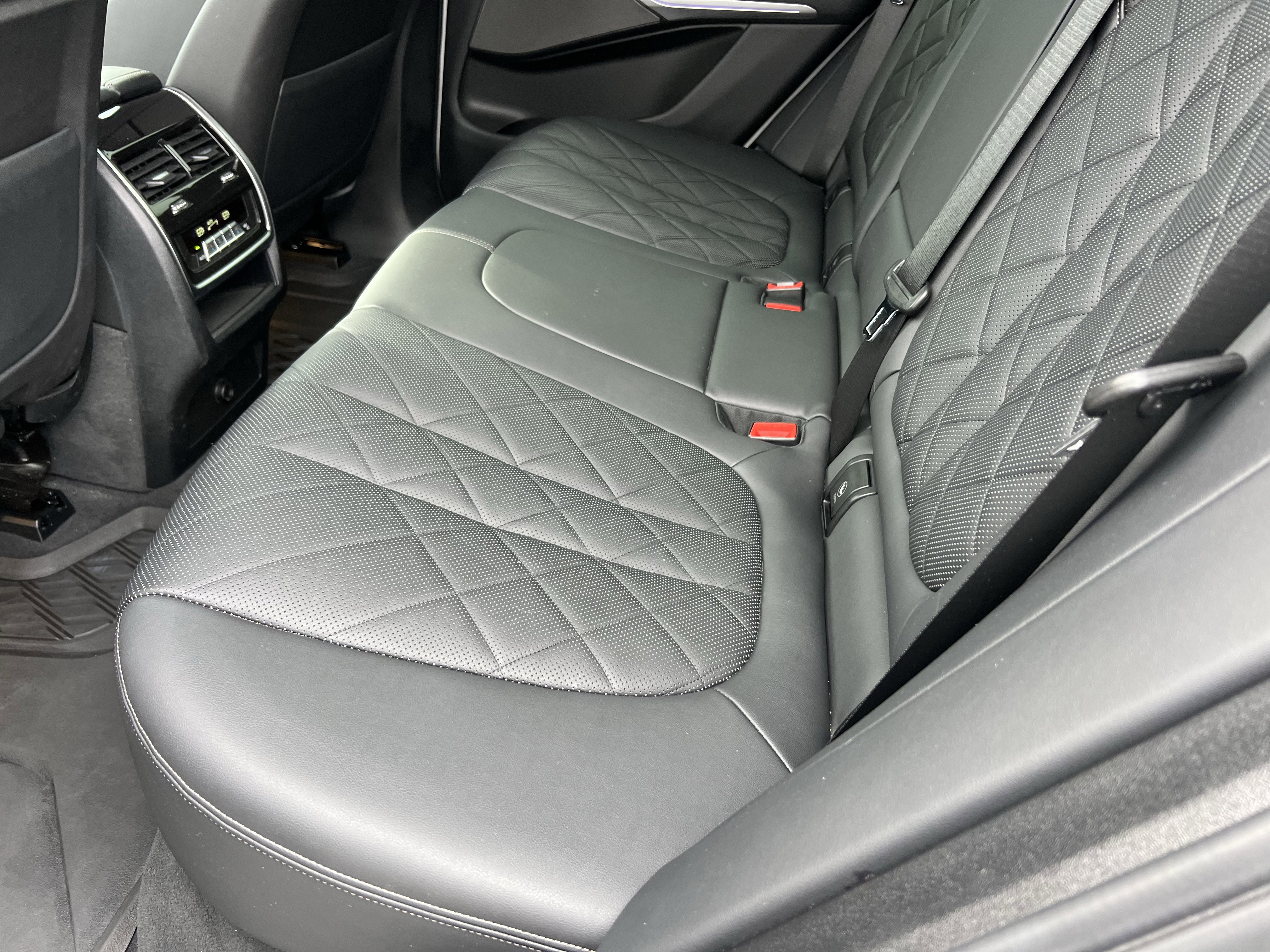 Used 2023 BMW X5 M50i w/ Executive Package image 35