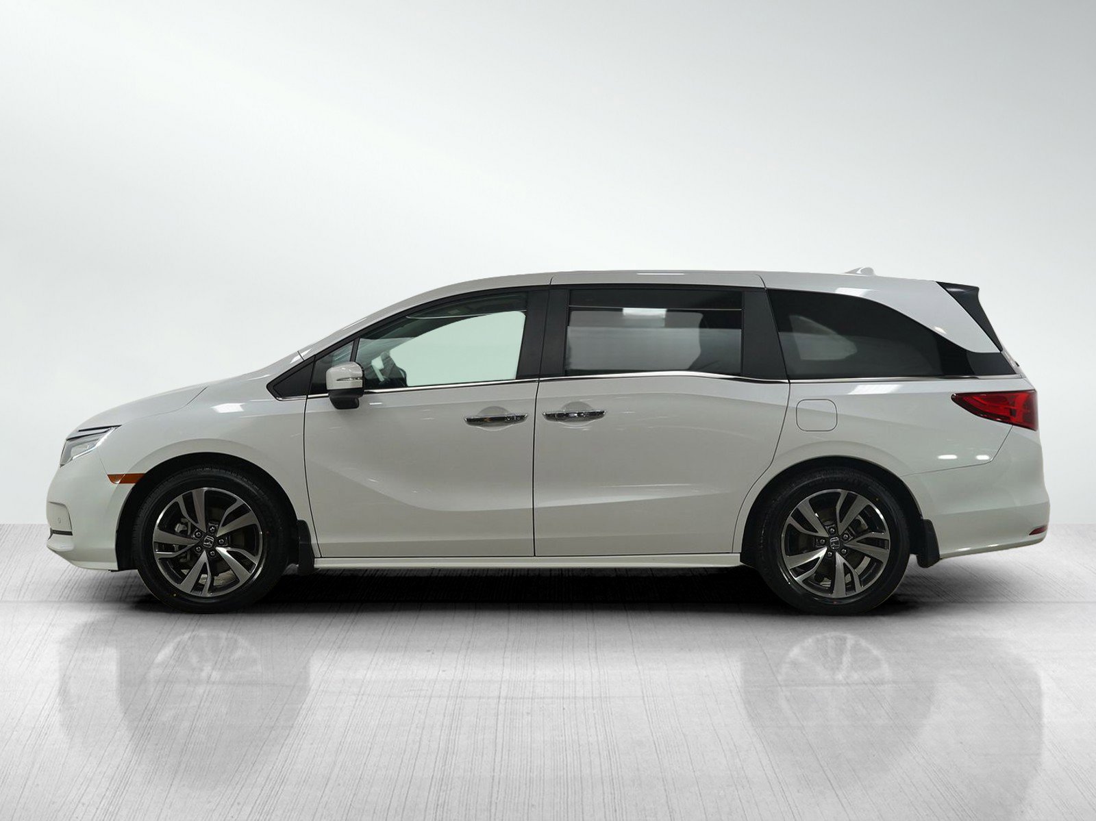 Used 2023 Honda Odyssey Touring image 2