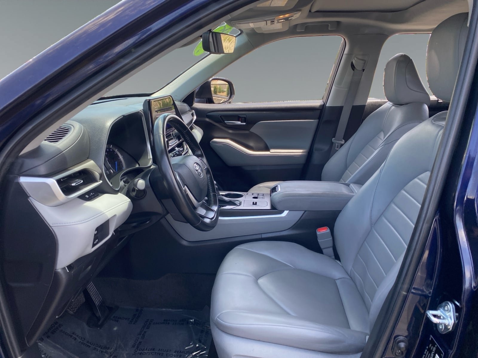 Used 2023 Toyota Highlander XLE FWD image 9