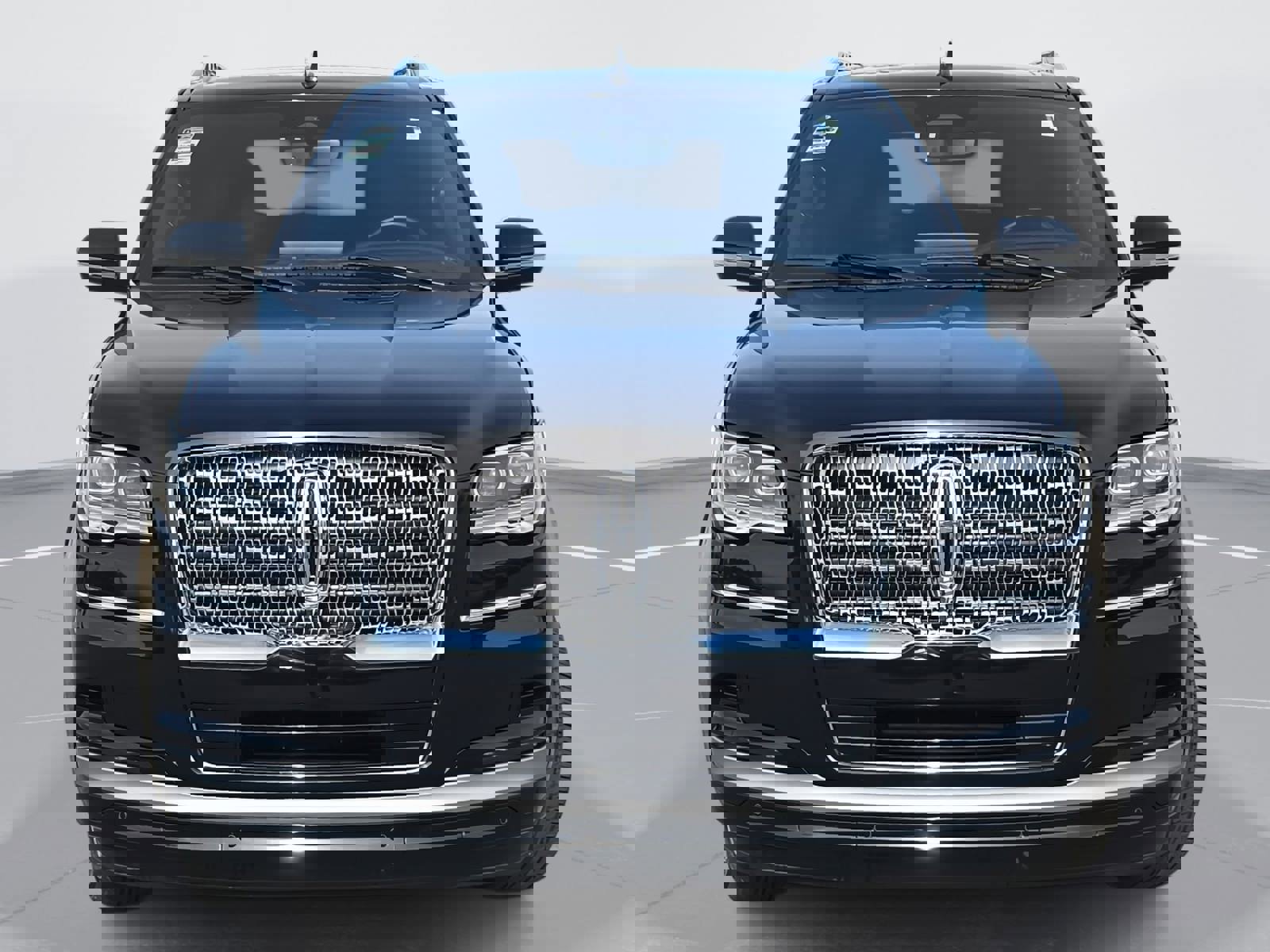 Used 2024 Lincoln Navigator Reserve image 2