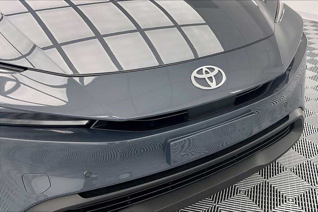 Used 2025 Toyota Prius LE image 28