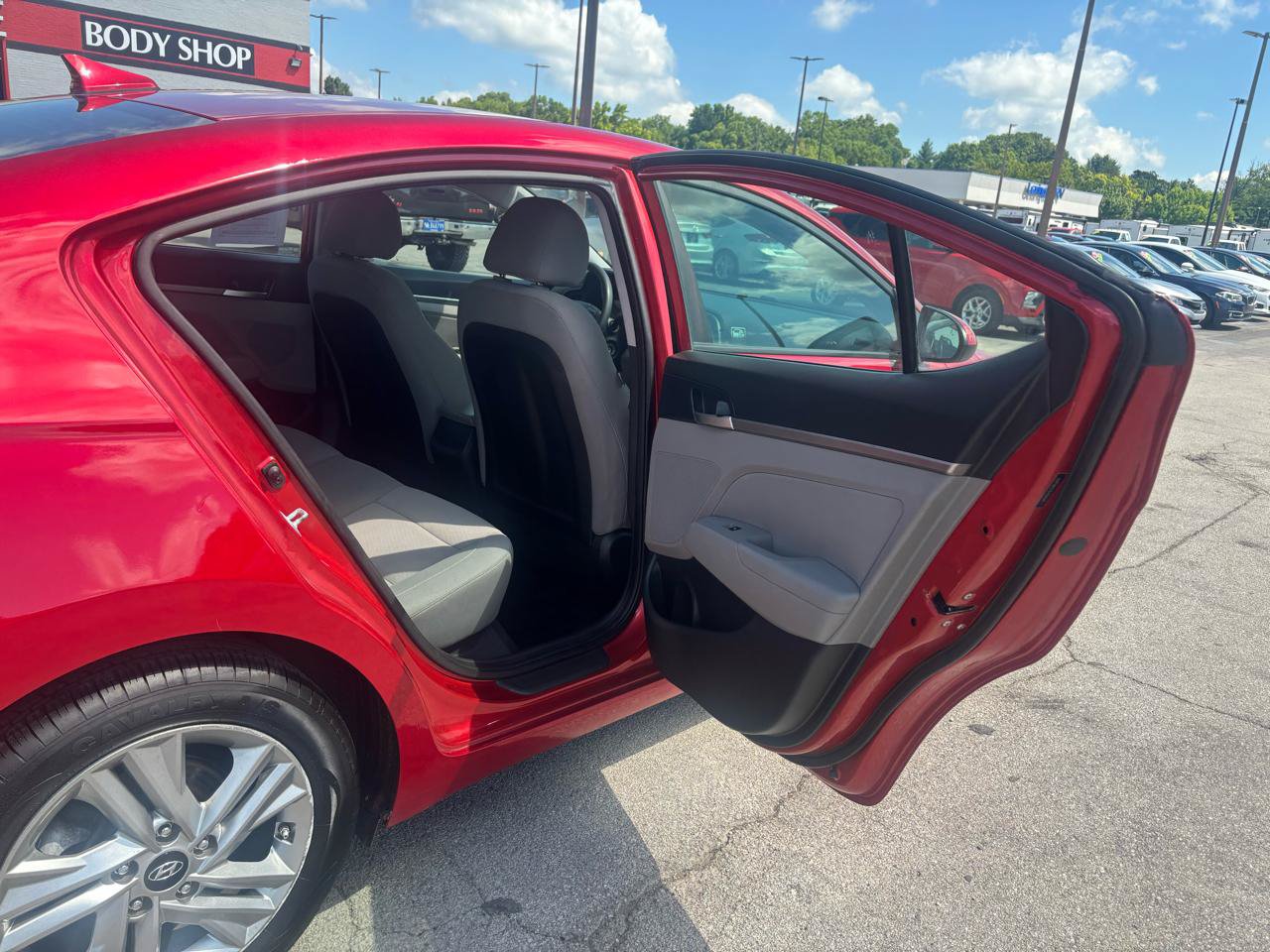 Used 2020 Hyundai Elantra SEL FWD image 11