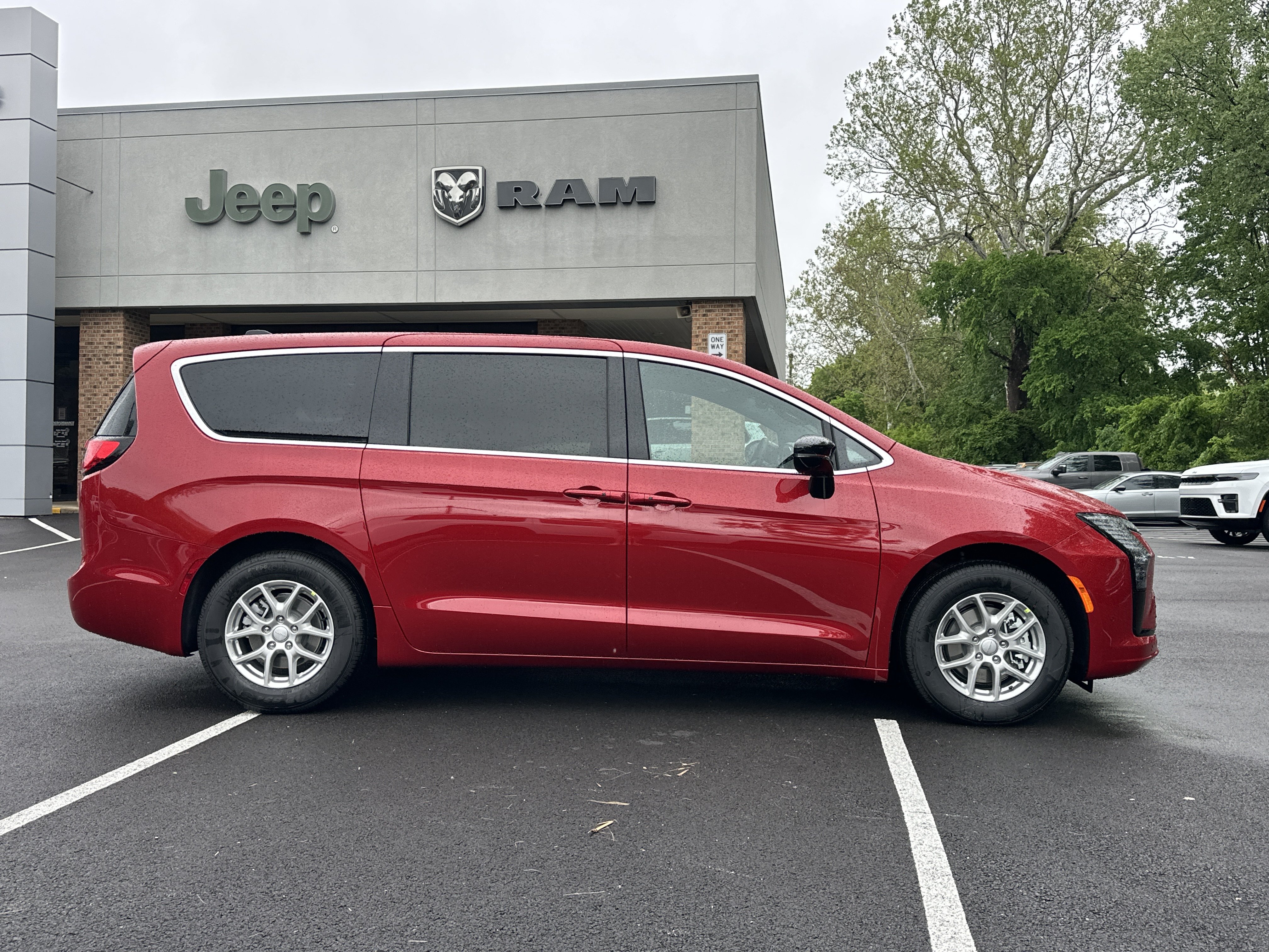 New 2027 Chrysler Pacifica Select w/ Family Tech Group FWD image 17