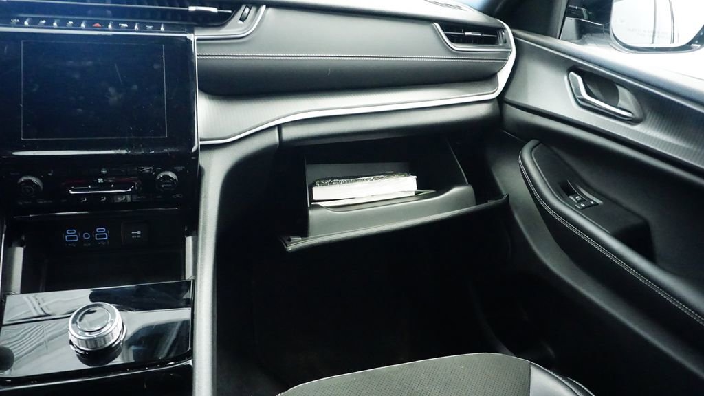 Used 2023 Jeep Grand Cherokee L Laredo image 19