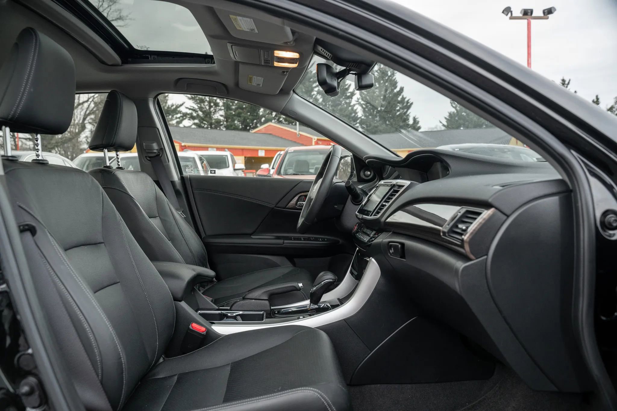 Used 2017 Honda Accord Touring image 12