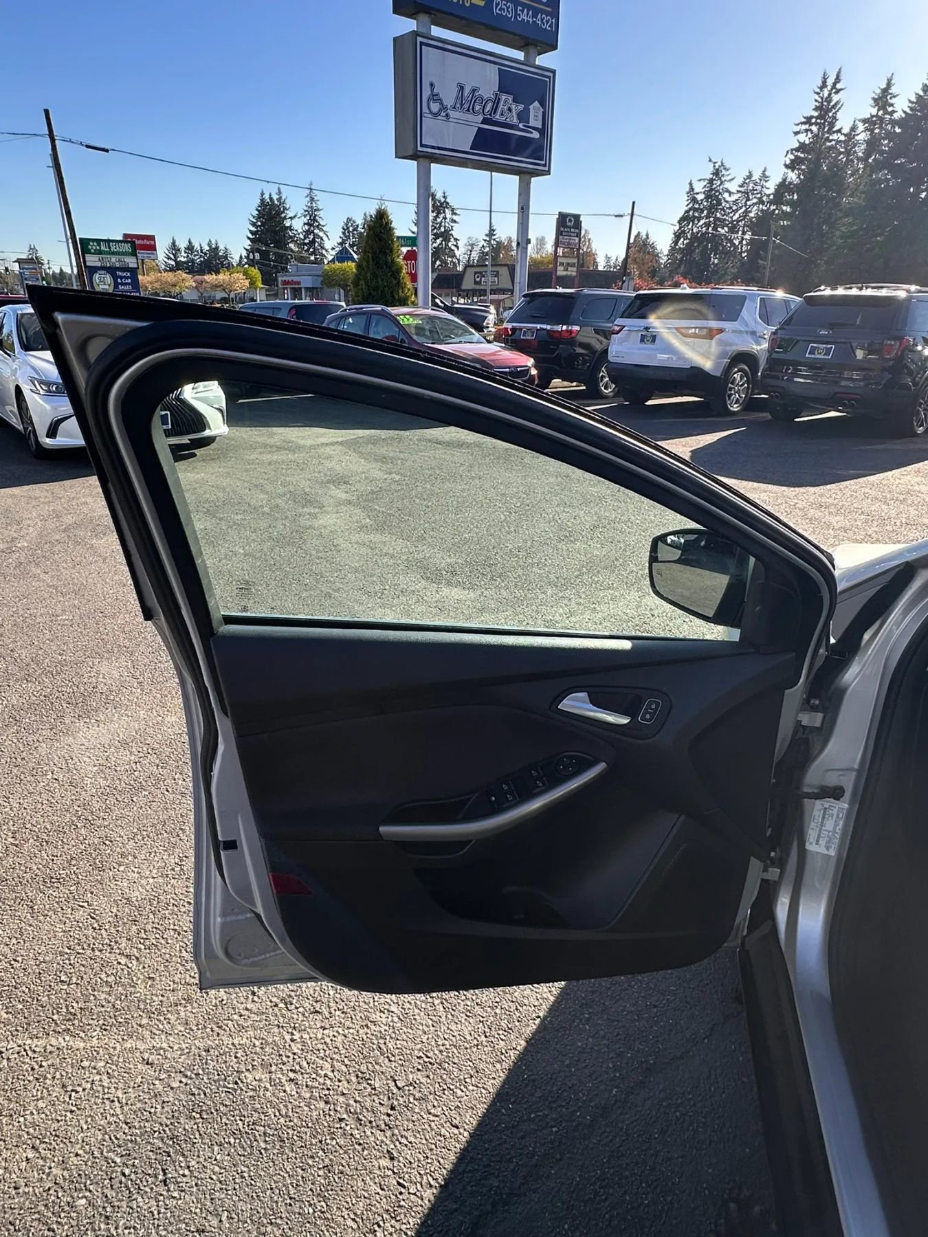 Used 2018 Ford Focus Titanium FWD image 11
