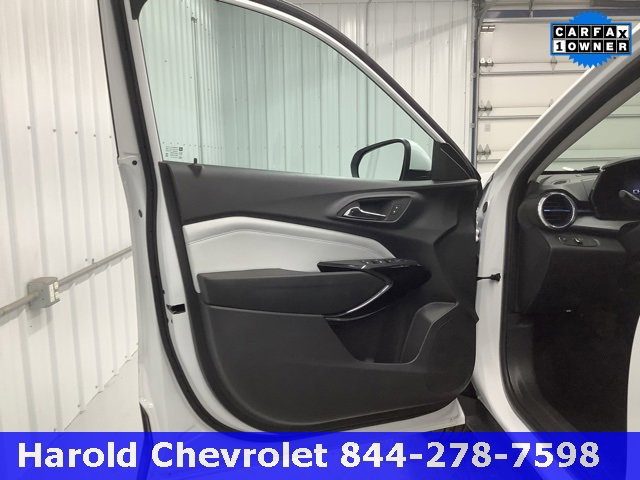 Used 2025 Chevrolet Trax LT w/ LT Convenience Package image 14