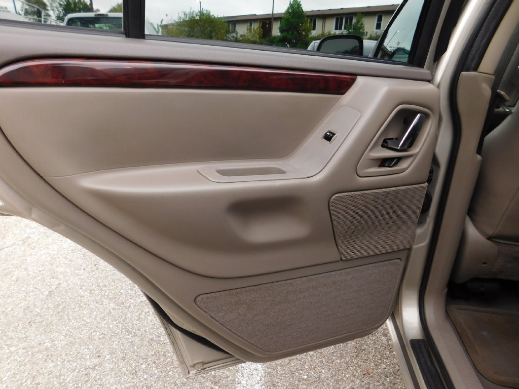 Used 2004 Jeep Grand Cherokee Limited AWD/4WD image 9