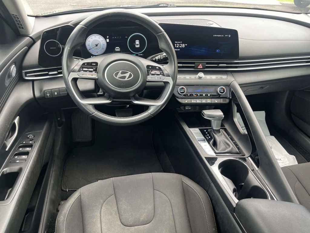 Certified 2024 Hyundai Elantra SEL w/ Convenience Package FWD image 10