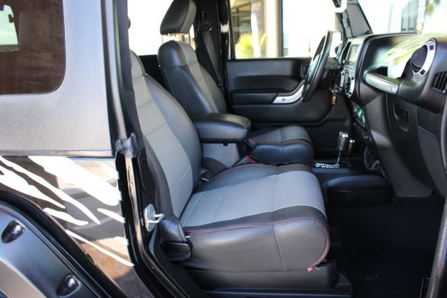 Used 2012 Jeep Wrangler Sahara w/ Connectivity Group AWD/4WD image 18
