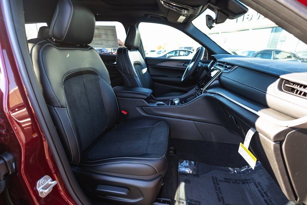 New 2025 Jeep Grand Cherokee L Altitude image 27