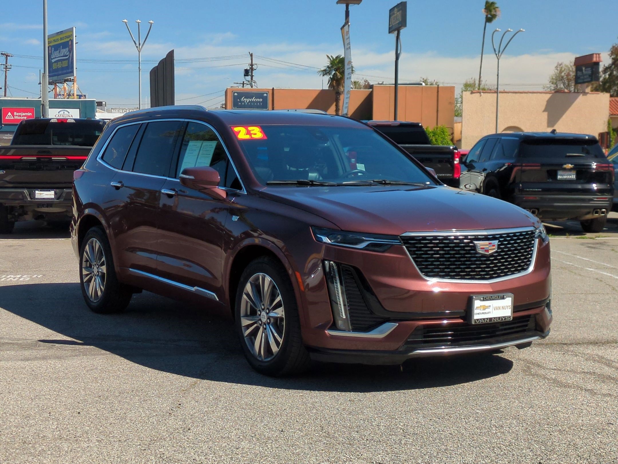 Used 2023 Cadillac XT6 Premium Luxury image 3