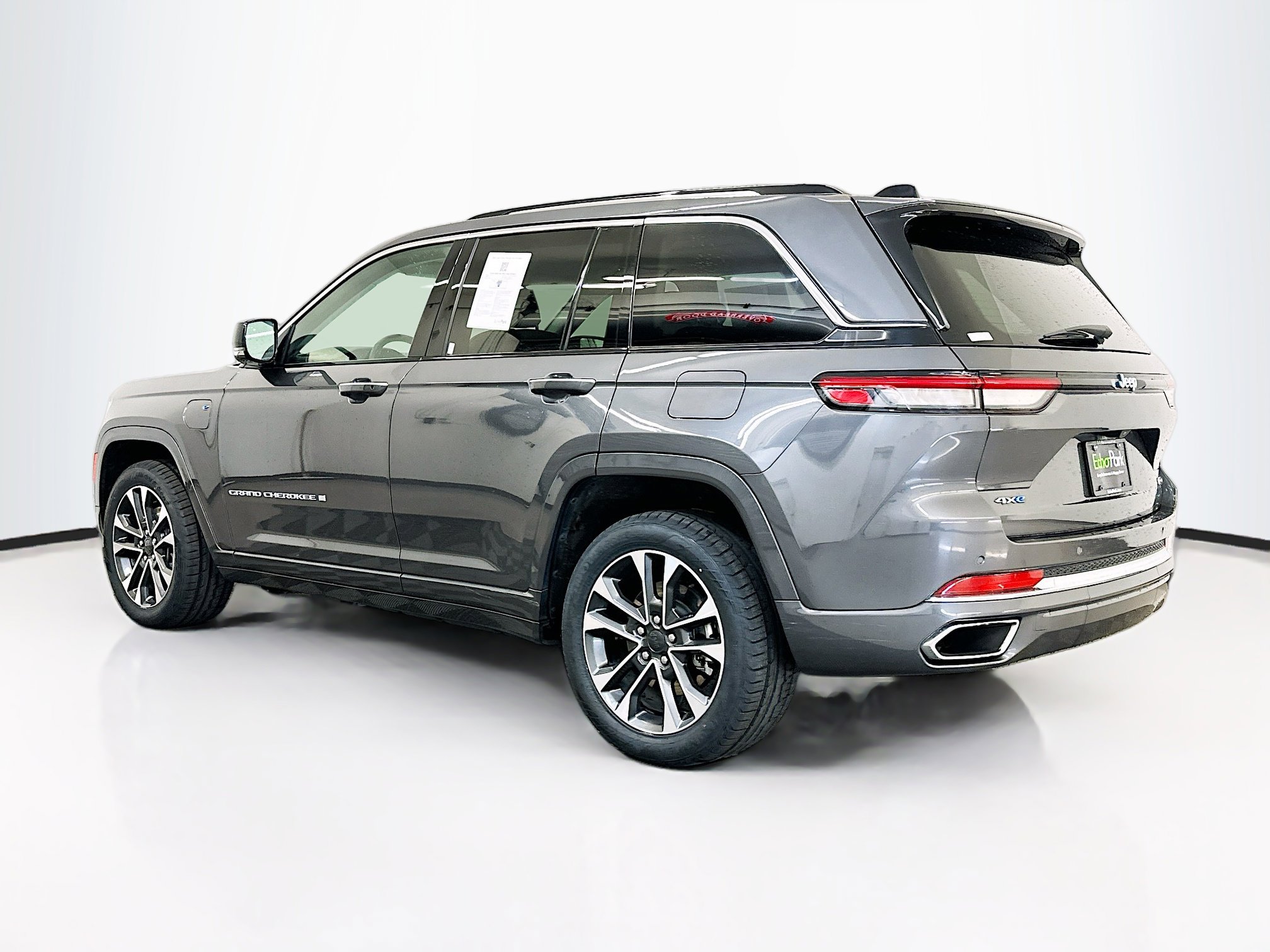 Used 2022 Jeep Grand Cherokee Overland AWD/4WD image 5
