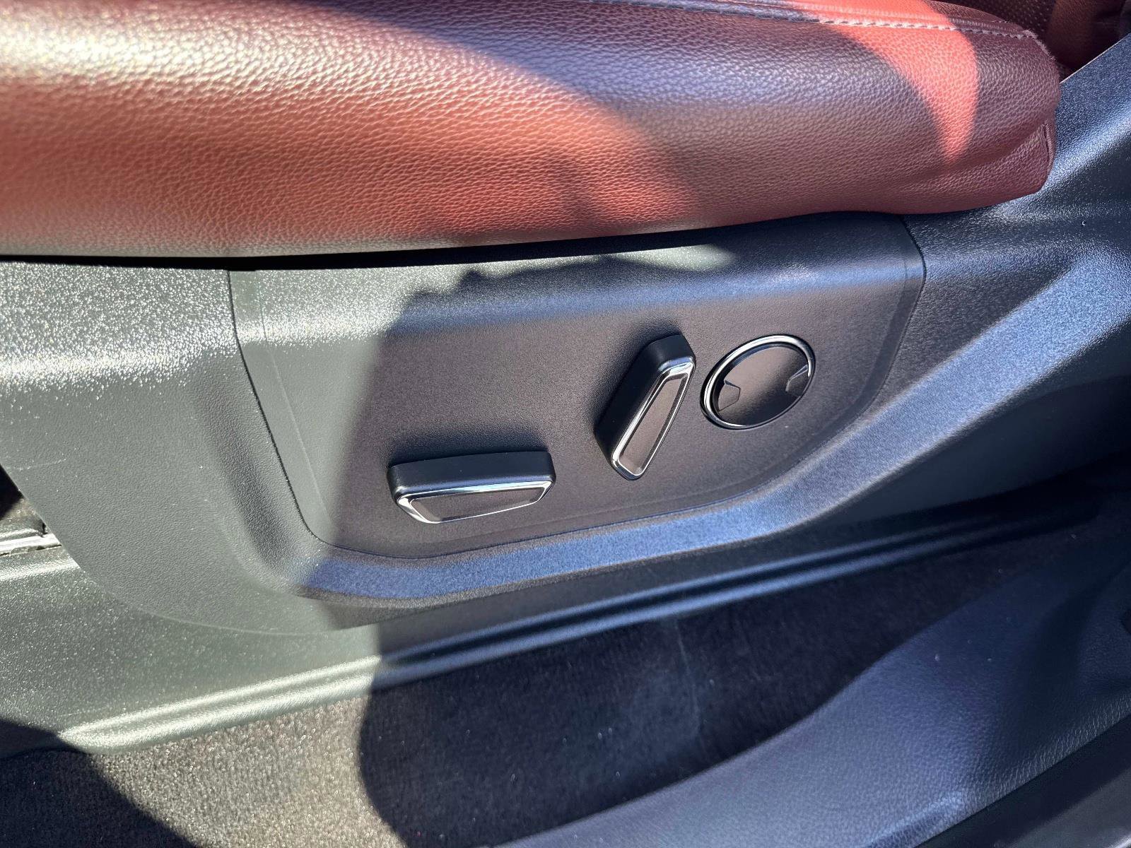 Used 2023 Ford Expedition Limited image 23