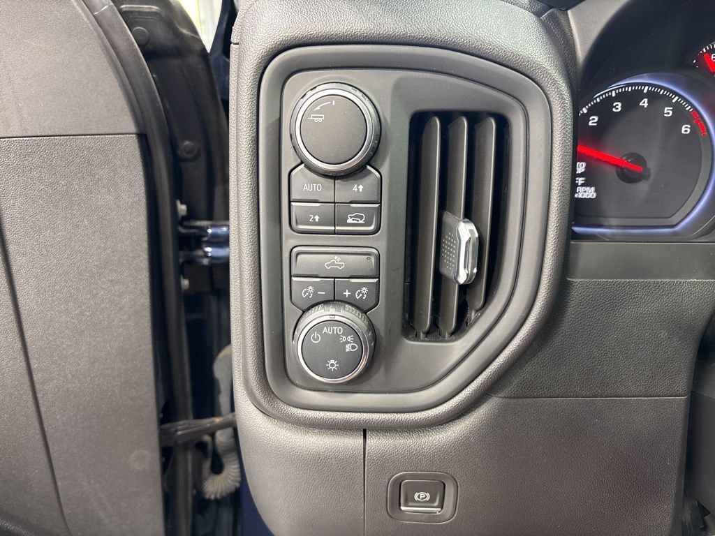 Used 2022 Chevrolet Silverado 1500 Custom AWD/4WD image 26