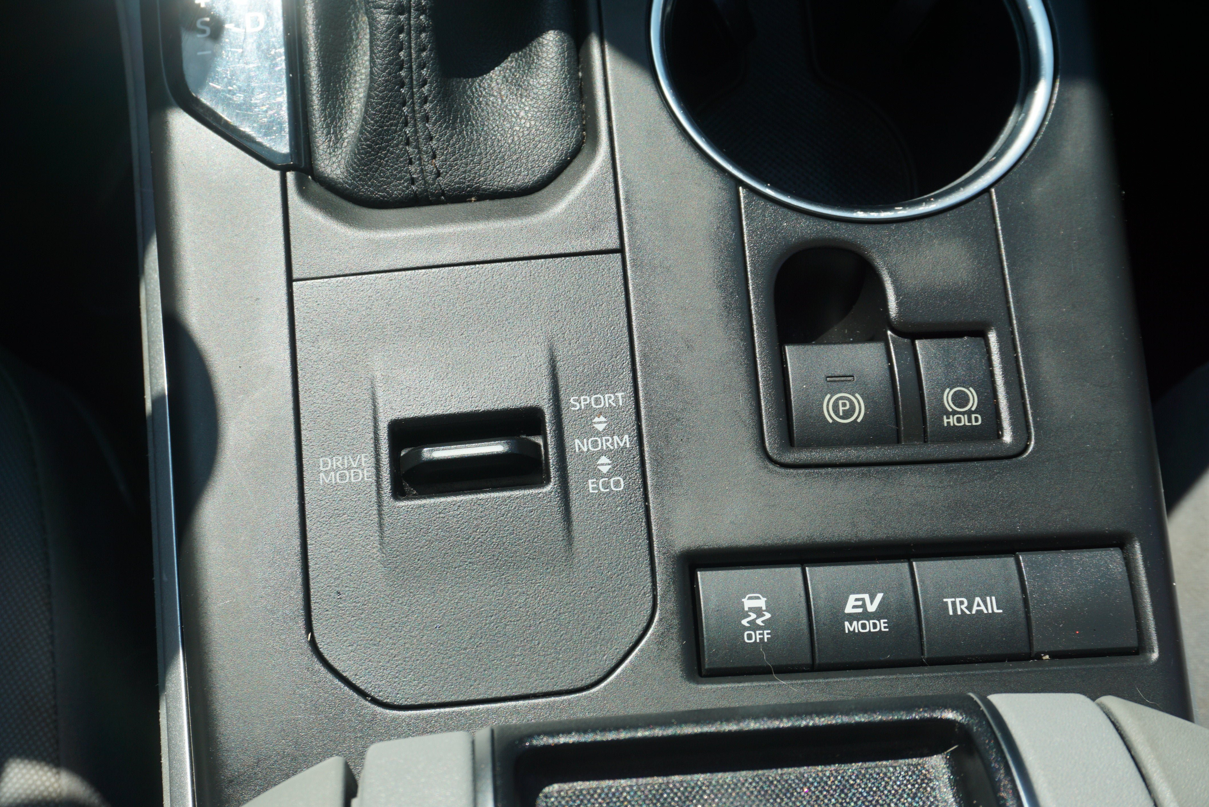 Used 2020 Toyota Highlander LE AWD/4WD image 12
