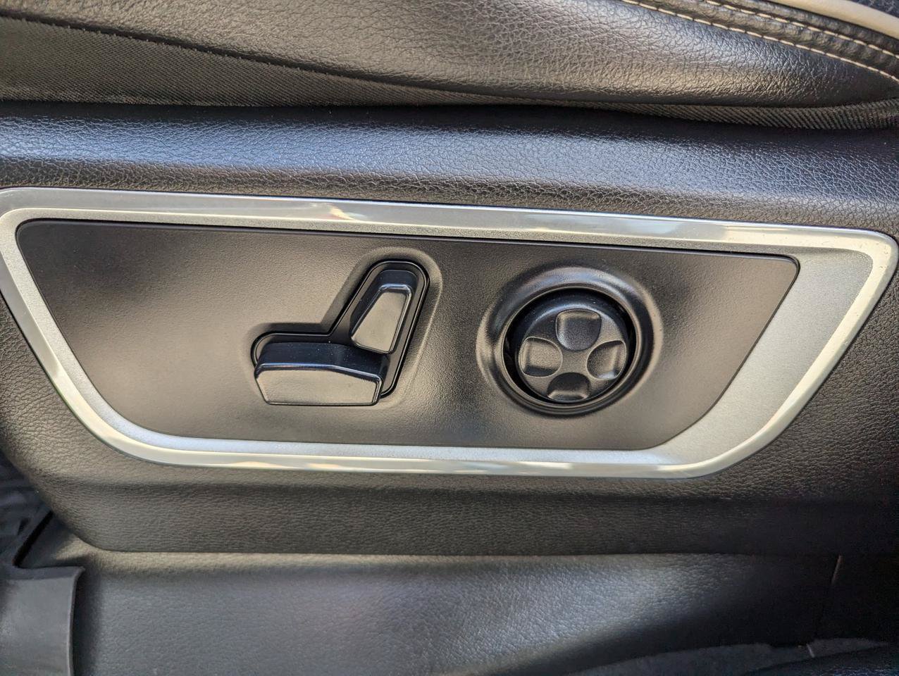 Used 2019 RAM 1500 Laramie AWD/4WD image 12