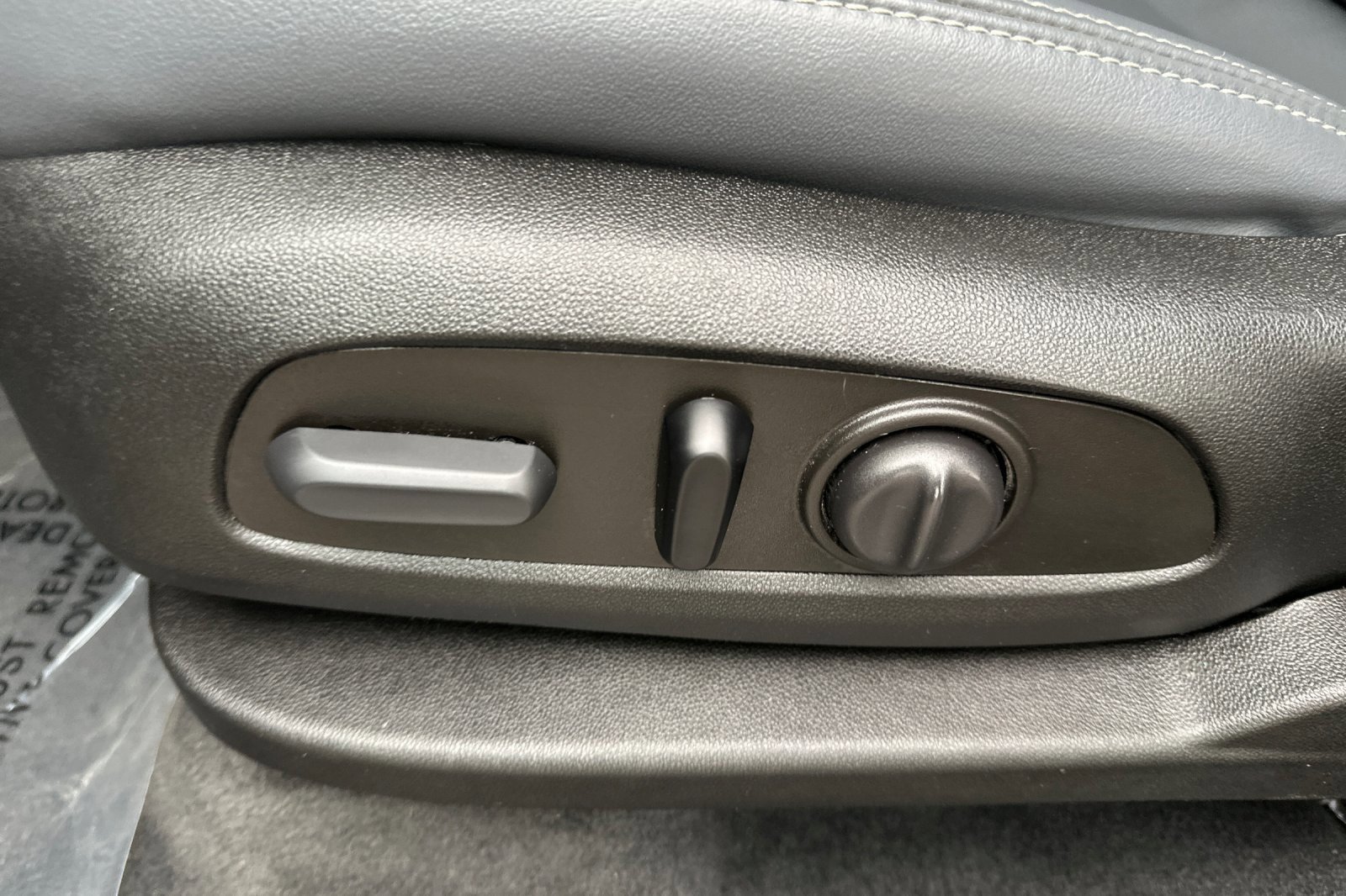 Certified 2024 Buick Enclave Essence FWD image 12
