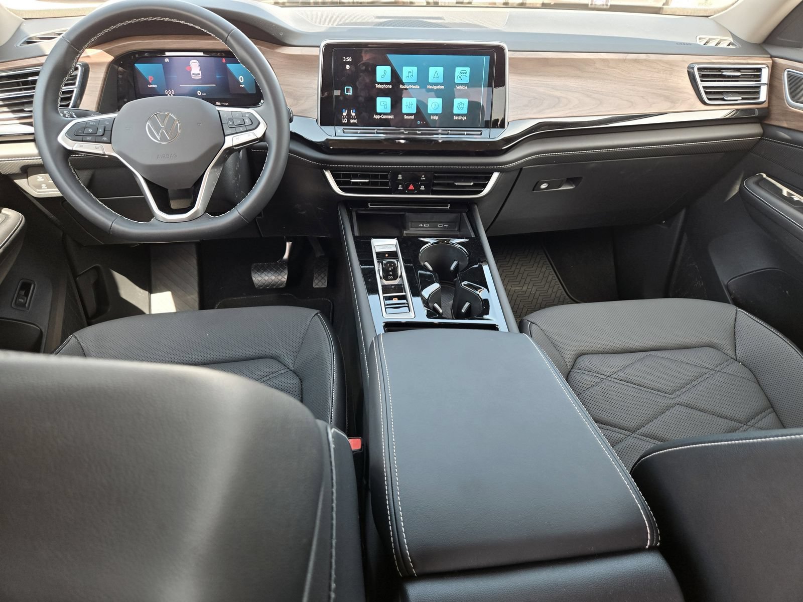Used 2024 Volkswagen Atlas SE FWD image 8