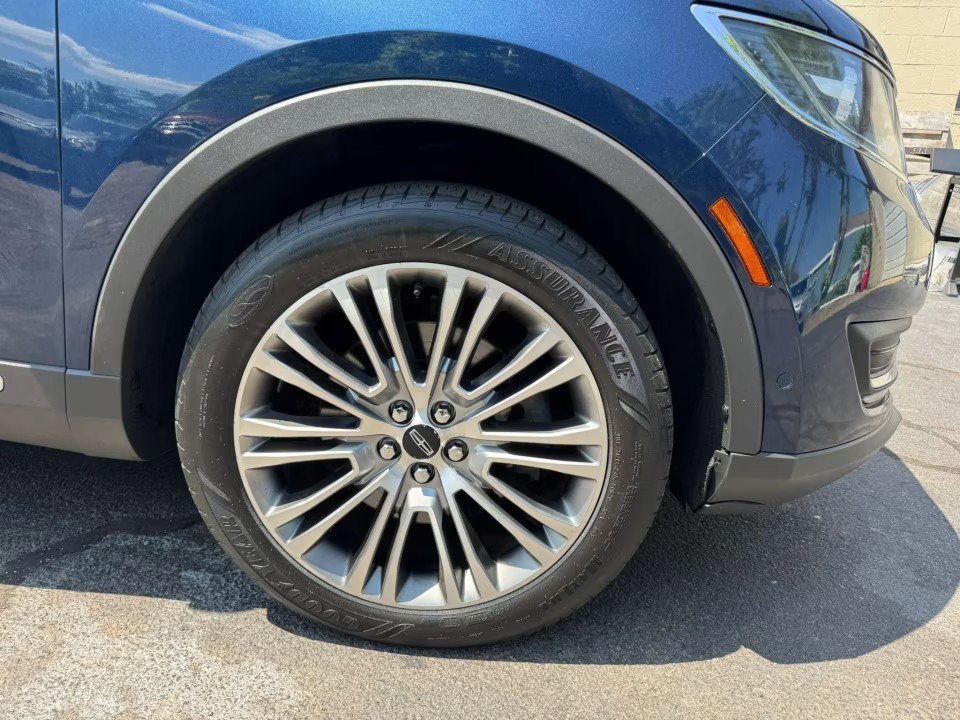Used 2017 Lincoln MKX Reserve w/ Driver Assistance Package AWD/4WD image 12