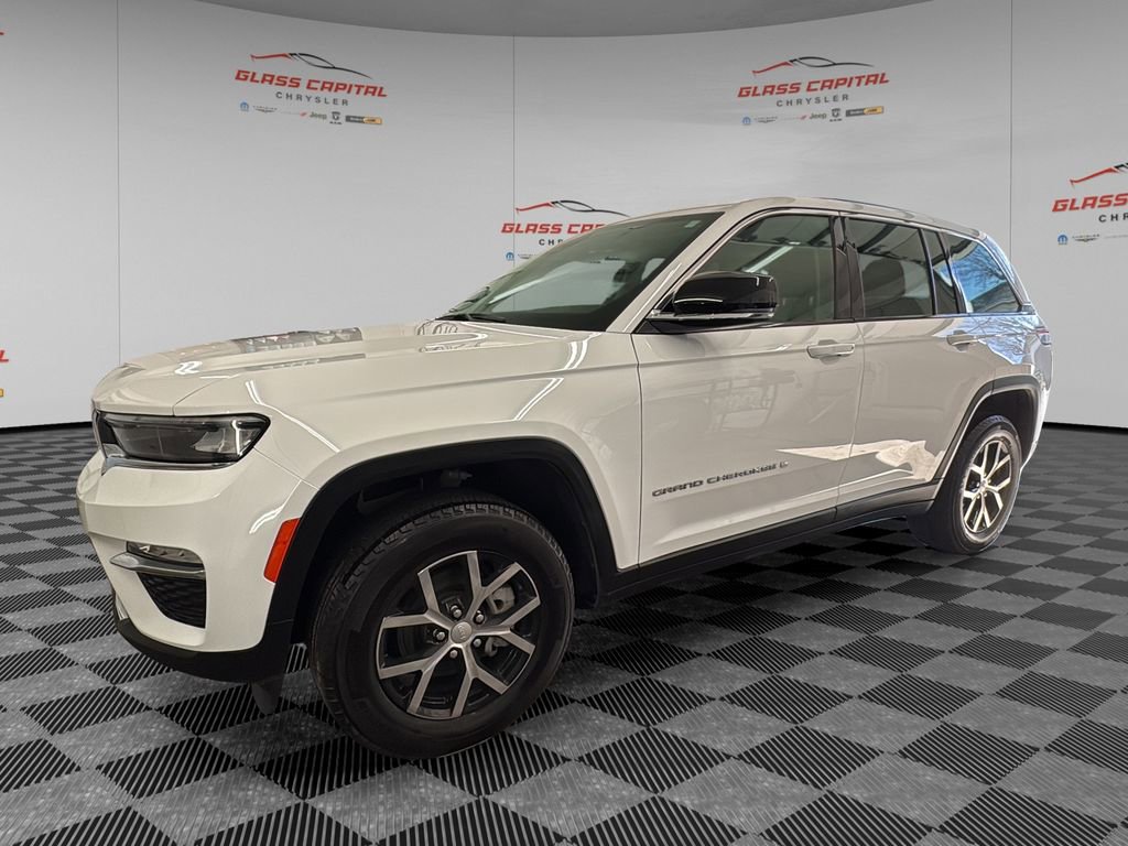 Used 2023 Jeep Grand Cherokee Limited image 3
