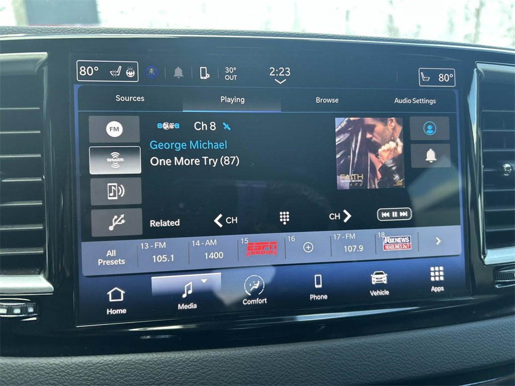 Used 2024 Chrysler Pacifica Touring-L image 27