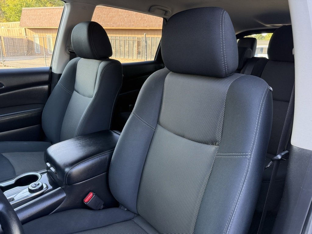 Used 2018 Nissan Pathfinder S image 12