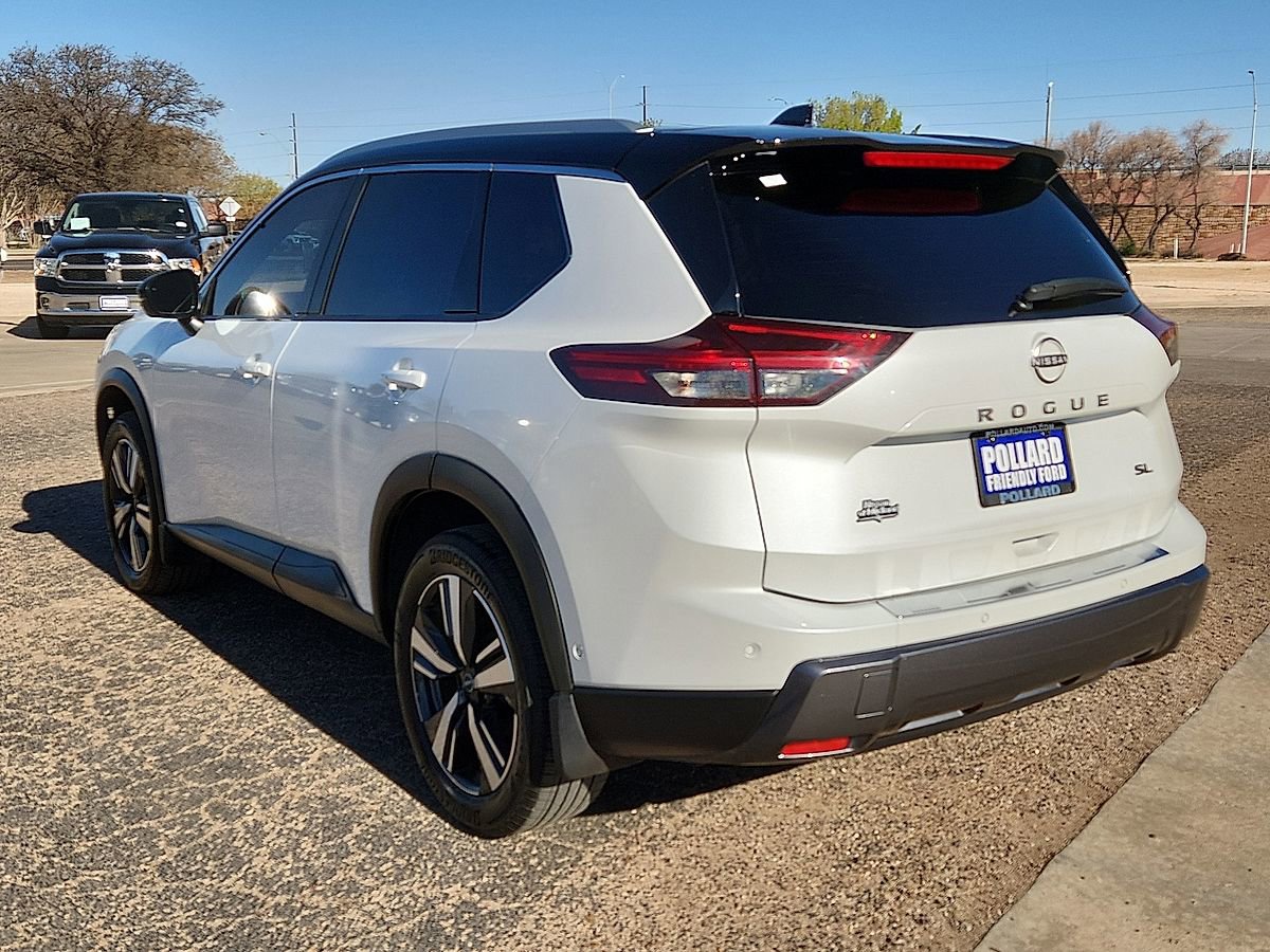 Used 2024 Nissan Rogue SL w/ SL Premium Package image 2