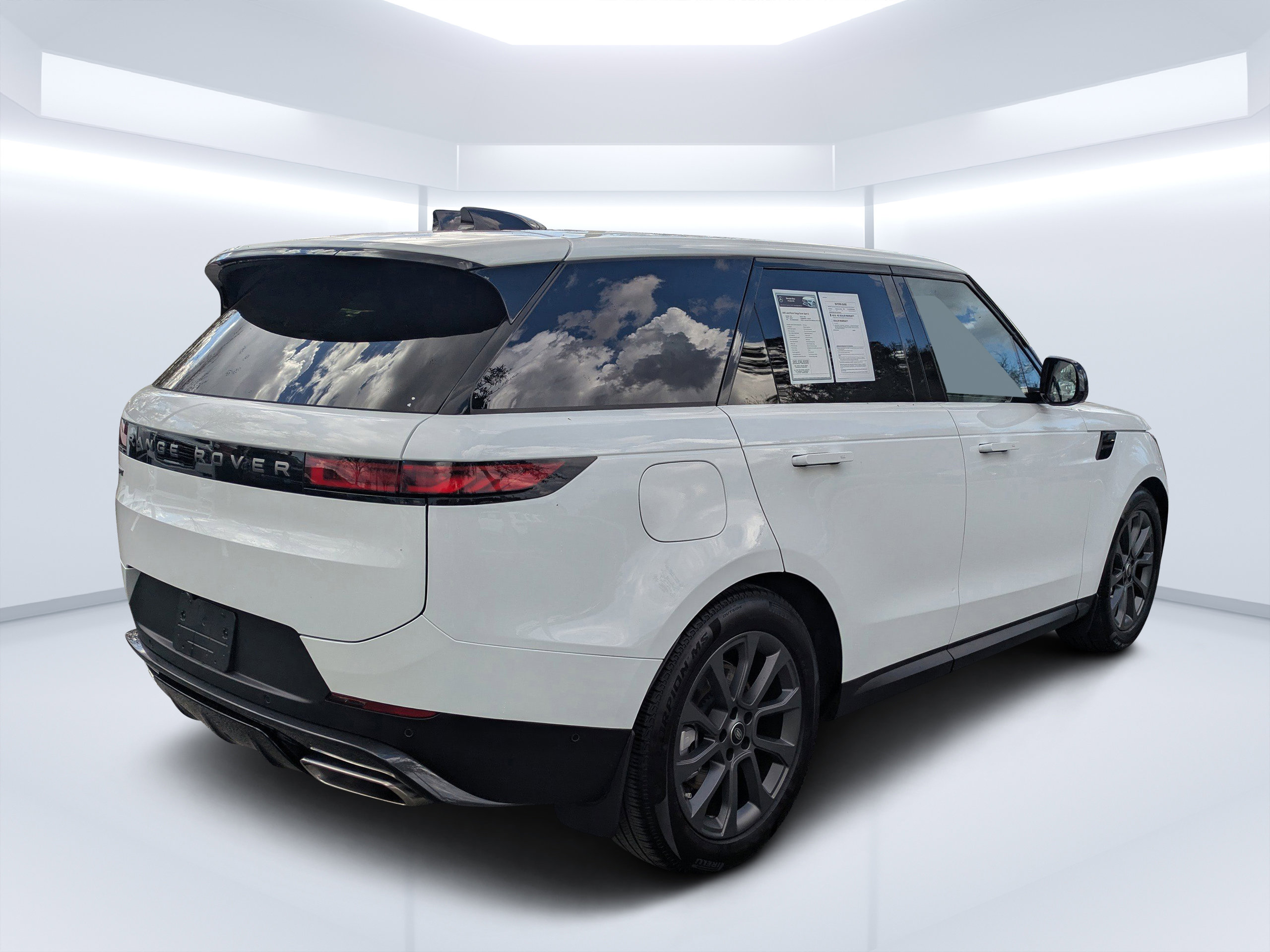 Used 2025 Land Rover Range Rover Sport image 6