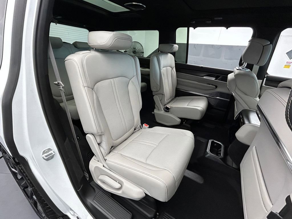New 2026 Jeep Grand Wagoneer Summit image 38
