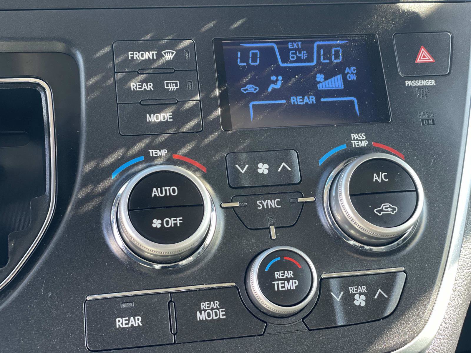 Used 2015 Toyota Sienna SE image 11