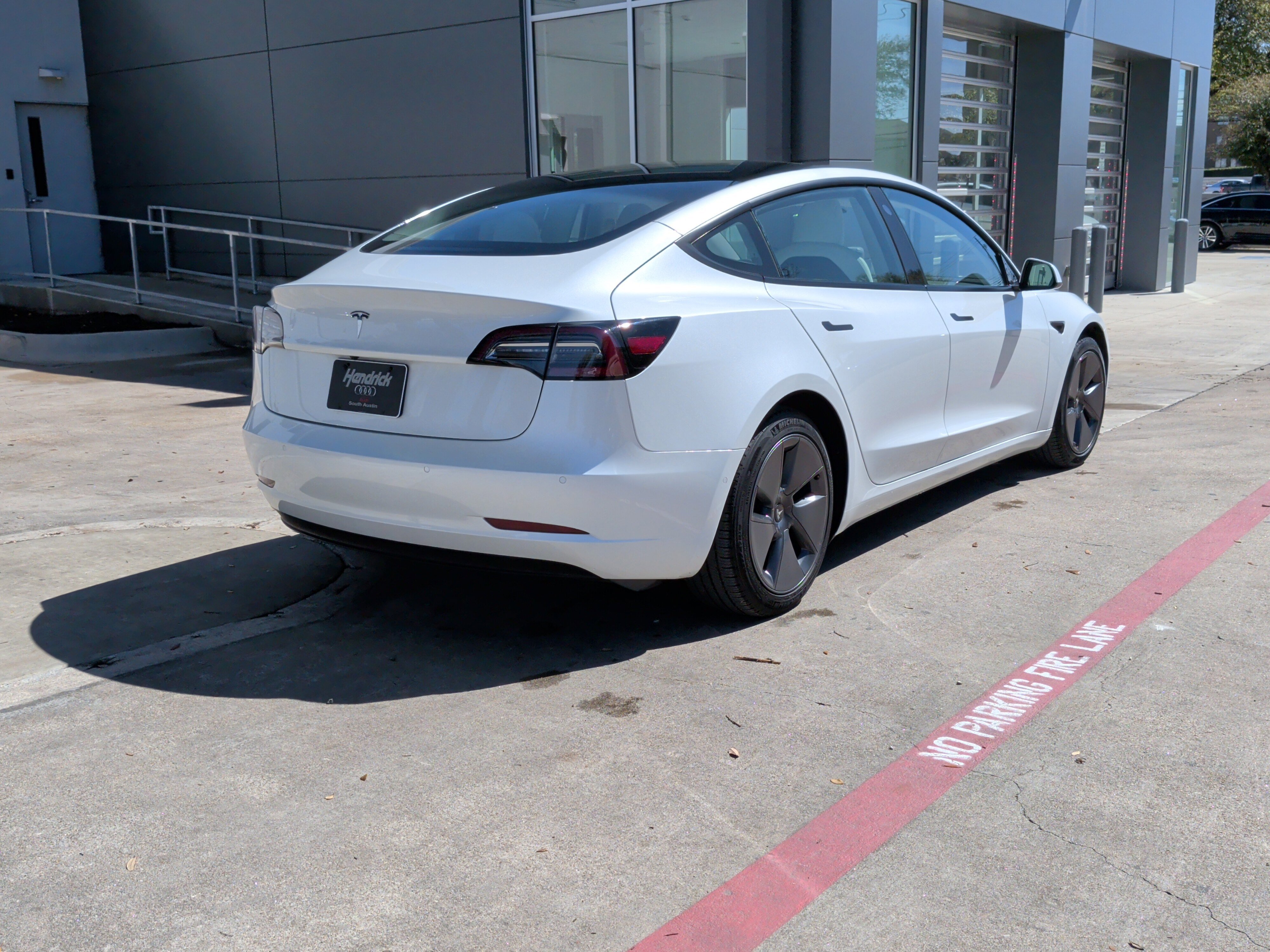 Used 2021 Tesla Model 3 Standard Range Plus image 10