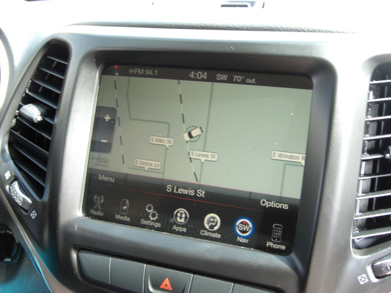 Used 2015 Jeep Cherokee Latitude FWD image 24