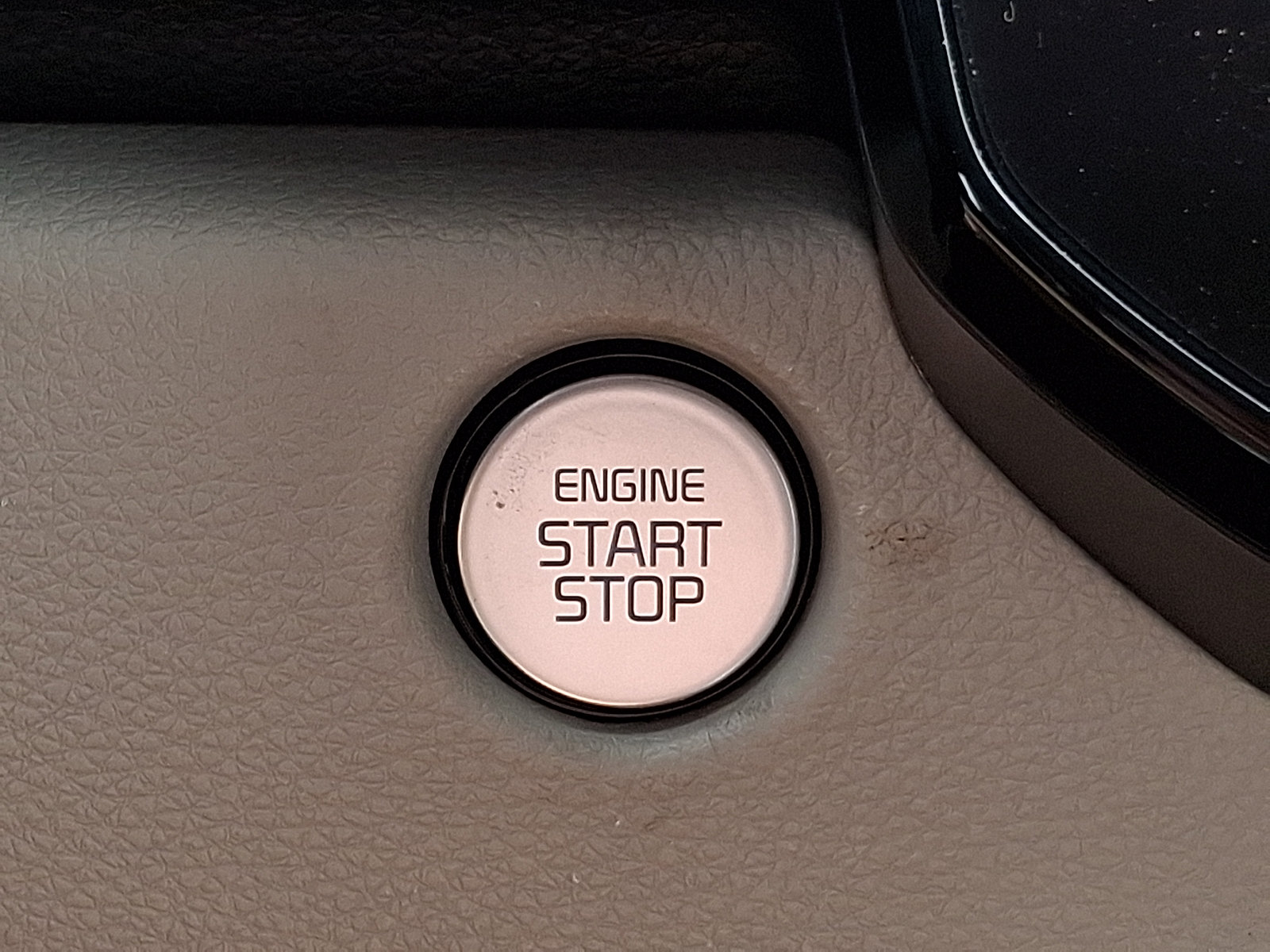 Certified 2025 Kia Carnival EX FWD image 24