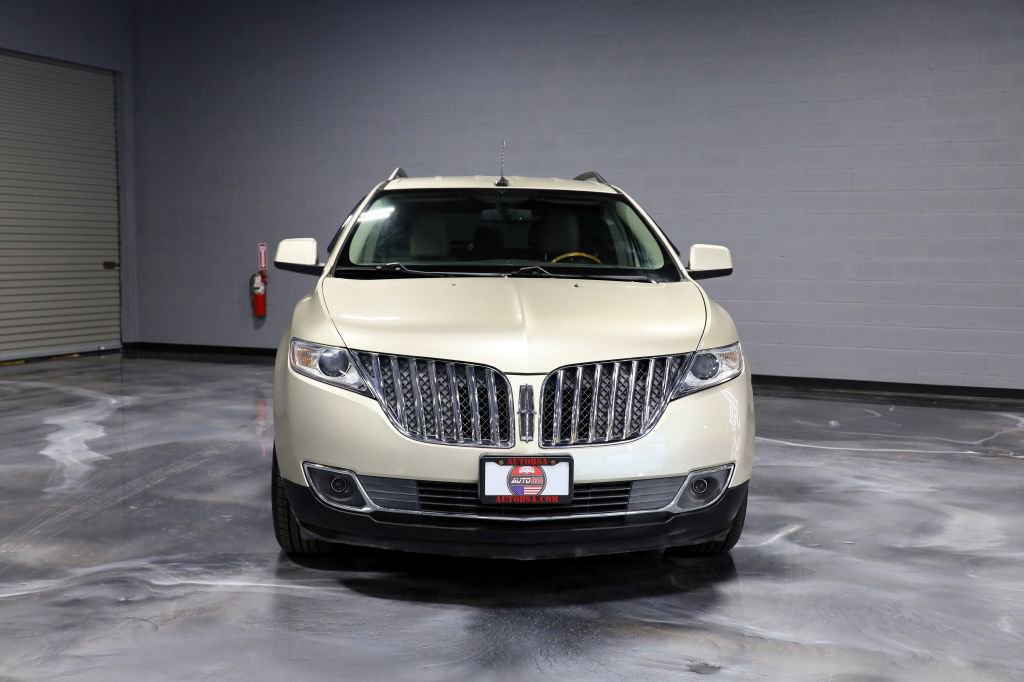 Used 2011 Lincoln MKX 2WD w/ Wood Pkg image 2